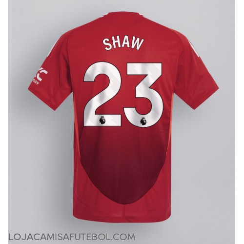 Camisa de Futebol Manchester United Luke Shaw #23 Equipamento Principal 2024-25 Manga Curta